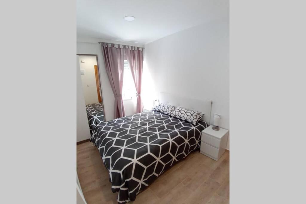 קרטחנה Apartamentos En Alameda Junto Al Corte Ingles מראה חיצוני תמונה