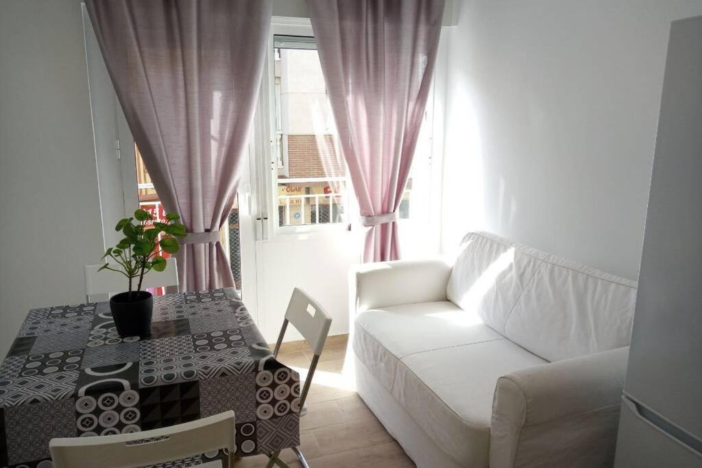 קרטחנה Apartamentos En Alameda Junto Al Corte Ingles מראה חיצוני תמונה