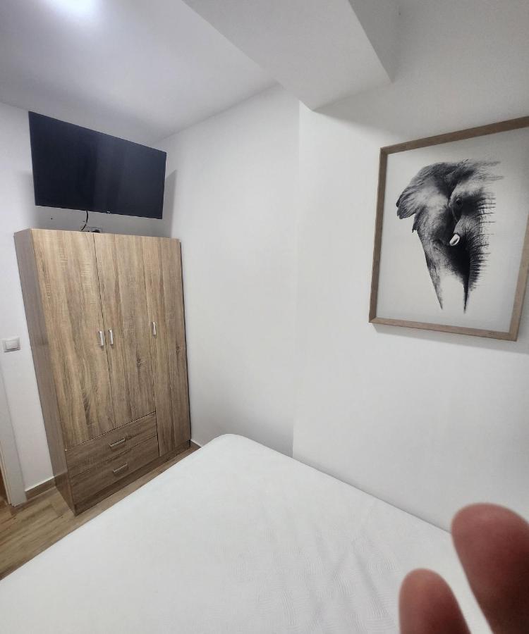 קרטחנה Apartamentos En Alameda Junto Al Corte Ingles מראה חיצוני תמונה